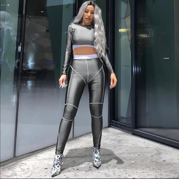 Grey Dolphin two piece set - Picture 3 of 5